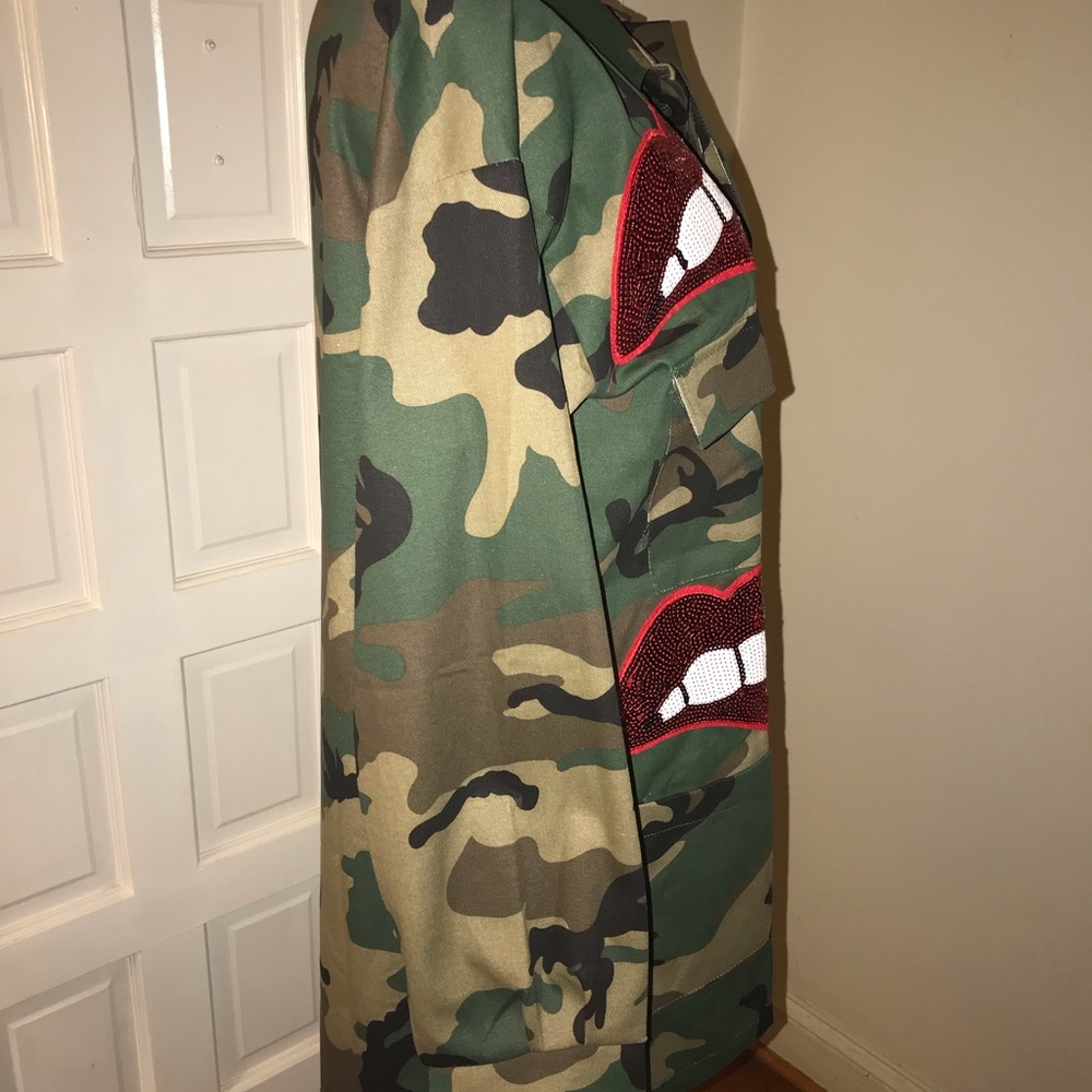 Camo jacket-Camouflage jacket with sequin lips - Picture 3 of 6